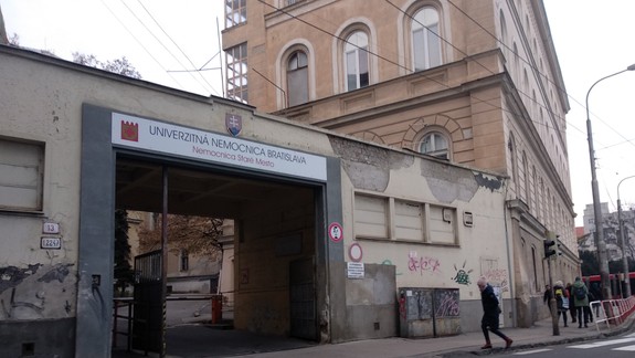 V štátnej nemocnici na Mickiewiczovej ulici renovujú pavilóny aj strechu