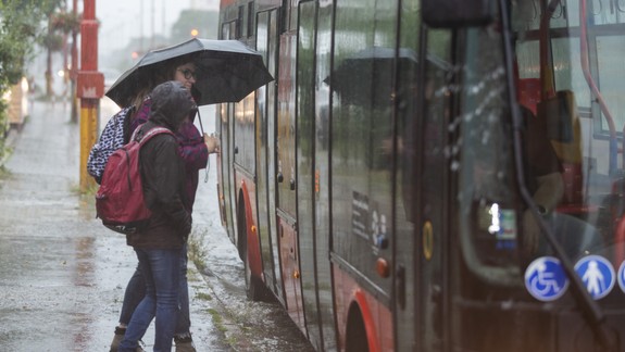 Meteorológovia varujú pred dažďom a krúpami: Pršať by malo celý víkend