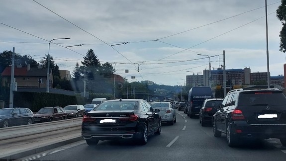 Doprava: V Bratislave odstraňujú niekoľko nehôd, treba rátať so zdržaním