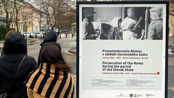 Na Hviezdoslavovom námestí si môžete pozrieť výstavu o prenasledovaní Rómov v období Slovenského štátu