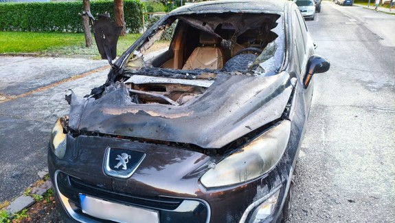 Hasiči v akcii: V Ružinove horelo auto