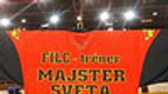 Dres trénera Jána Filca visí v Ružinove