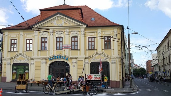 FOTO: Ako vyzerala uzatvorená Mickiewiczova ulica cez víkend bez áut a mestskej dopravy?