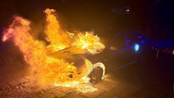 FOTO Hasiči v akcii: V Stupave na Záhumenskej horelo auto