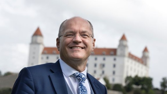 Voľby2022: Velič navrhuje VIP kartu s benefitmi aj pre učiteľov