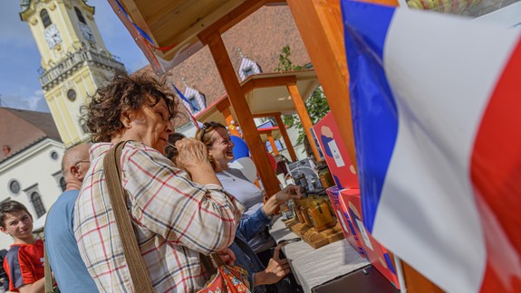 FOTO: Francúzsky deň v Bratislave ponúkol ochutnávku francúzskej kultúry i gastronómie