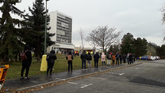 Antigénové testovanie v nemocniciach za päť eur sa má zrušiť