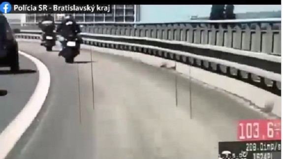 VIDEO: Policajti sa zamerali na motorkárov a rozdávali im pokuty