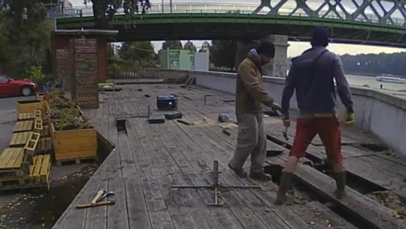 VIDEO: Zelená hliadka sa pustila aj do parkoviska pri Starom moste a takto ho zmenili...