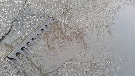 Ružinovčania sa súdia s vodárňami o zrážkovú vodu, nechcú za ňu platiť