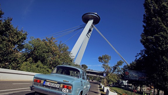 Bratislavu spoznávajú turisti aj inak: V retro aute sa vrátia v čase