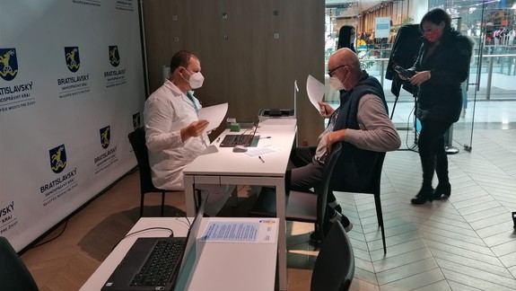 Zistili sme: Koľko ľudí sa príde denne zaočkovať do Auparku?