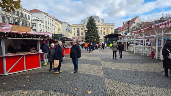 Rozsvietenie stromčeka a kultúrny program: Na Hviezdoslavovom námestí otvoria Staromestské vianočné trhy