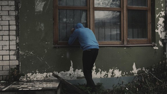 VIDEO: Zlodej sa cez balkón dostal do bytu. Gruzínca už obvinili