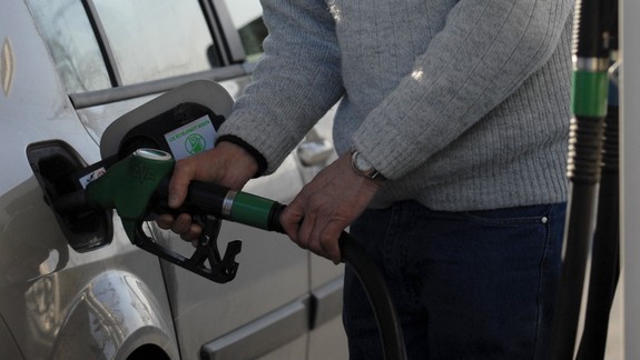 Analytik: Motoristi sa môžu tešiť na zníženie cien benzínu a nafty