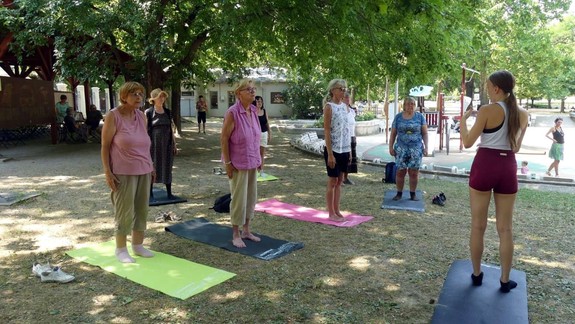 Bohatý program, prídete? Letná čitáreň v Medickej záhrade ponúka konzultácie pre seniorov, film či koncert