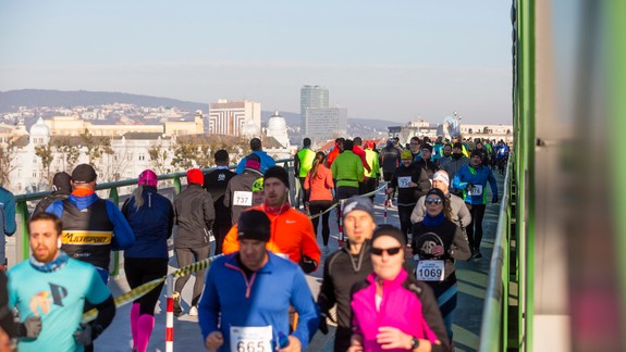 Nové opatrenia: Na hromadné podujatia zabudnite, ako to však bude s pohrebmi?