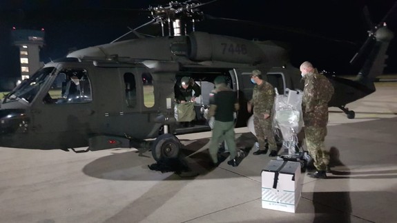 FOTO: Rezort obrany zabezpečil prepravu piatich pľúcnych ventilácií z Prešova do Nitry