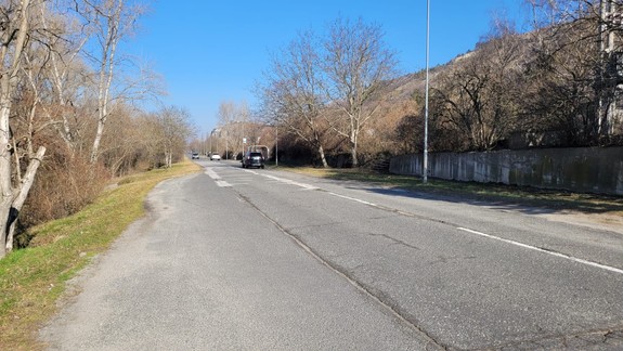 Auto zrazilo deväťročného chlapca: Medzi Devínom a Devínskou Novou Vsou došlo k vážnej nehode