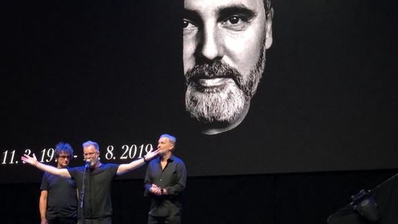 Smútok v Starej tržnici: S Ďuďom z Hexu sa rozlúčila verejnosť, priatelia a fanúšikovia