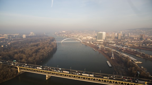 Na Prístavnom moste v smere do Ružinova sa zrazili štyri autá