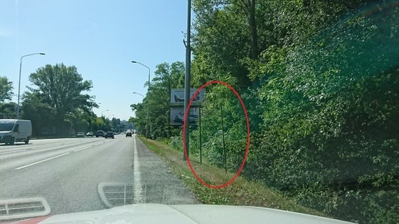 FOTO: Magistrát odstraňoval nepotrebné tabule a stĺpy pri mestských komunikáciách