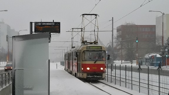 Zmätok na&nbsp;električkovej trati v&nbsp;Dúbravke