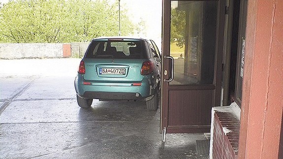 Na terase na Beňadickej obmedzia pohyb áut