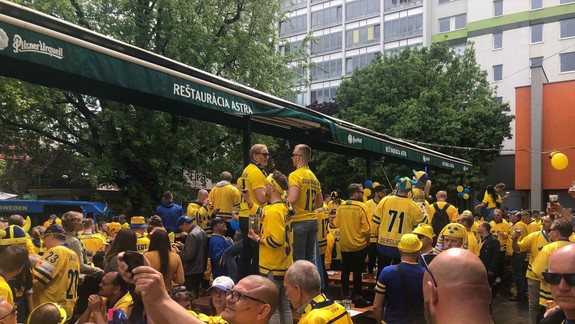 FOTO a VIDEO: Navštívili sme švédsky raj. Túto krčmu si fanúšikovia zarezervovali už dva mesiace vopred