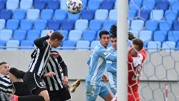 Po 11 rokoch sa v Bratislave odohralo futbalové derby a Slovan v ňom zdolal Petržalku 5:1