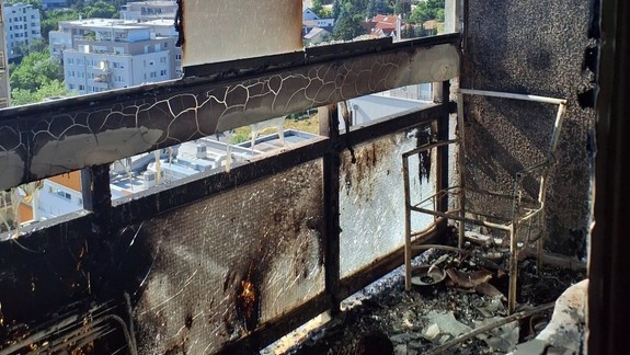 Požiar: Na Rozvodnej horel balkón bytu na 10. poschodí