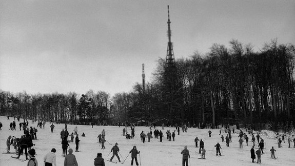 FOTO a VIDEO: Takto vyzerali zimné radovánky v starej Bratislave