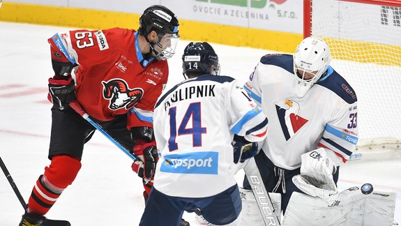 Ani druhý domáci zápas hokejistom Slovana nevyšiel - majstrovi z Banskej Bystrice podľahol 1:3