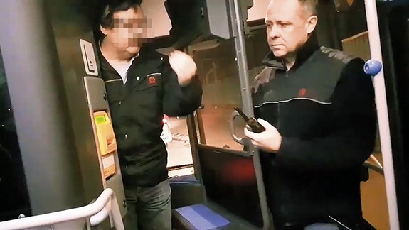 VIDEO: Ranný incident v MHD! Vodič odmietol odviezť kašľajúcu cestujúcu