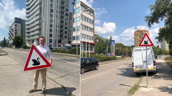 FOTO: Pre bezpečnosť labutí zo Štrkovca včera nainštalovali do okolia jazera výstražné dopravné značky