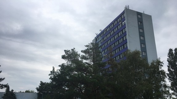 FOTO a VIDEO: Najväčším opusteným objektom v Bratislave je bývalé SOU železničné. Ako to v ňom vyzerá?