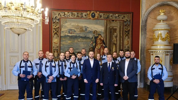 Mestskí policajti rozšírili rady. Privítal ich primátor Matúš Vallo