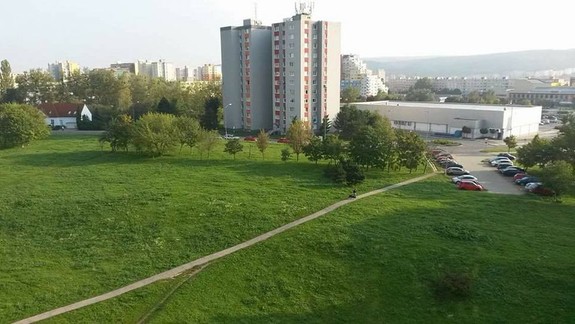 Dúbravčania môžu oslavovať: Na pozemku Pod záhradami sa stavať nebude, obľúbený priestor je zachránený
