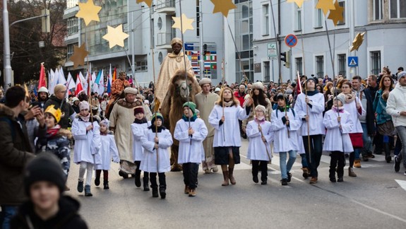 V Bratislave budú v sobotu pre Trojkráľový sprievod dopravné obmedzenia