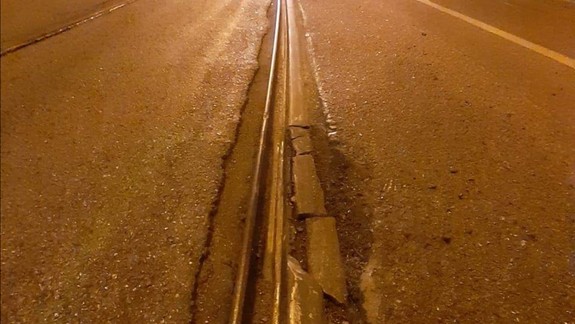 Na Radlinského je zlomená koľajnica, električky museli presmerovať
