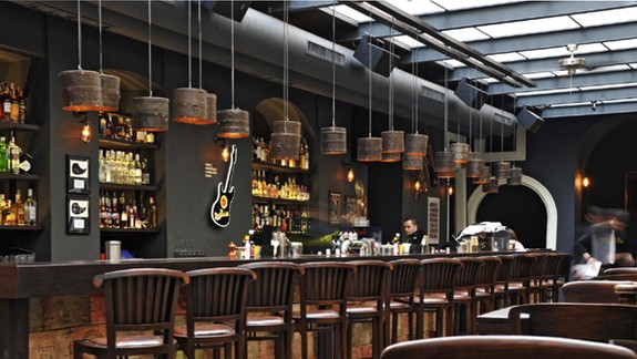 Barrock žije najmä večer a v noci