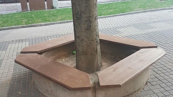 Na Poštovej osadili nové lavičky