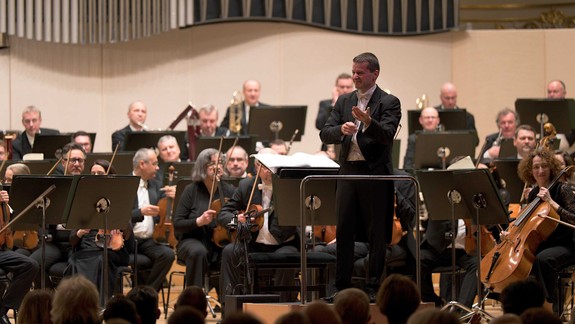 Orchester Slovenská filharmónia sa predstaví pod taktovkou O. Olosa, sólistom bude virtuóz M.Paľa