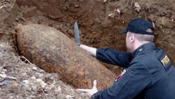 V areáli školy na Pántoch vykopali leteckú bombu