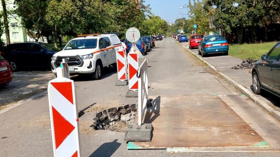 Na Baltskej ulici v Podunajských Biskupiciach sa prepadla časť vozovky