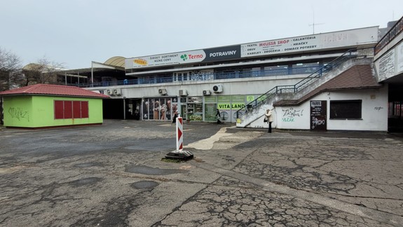 Veľká premena: Zdevastovaná lokalita Domu služieb v Dúbravke sa má po revitalizácii zmeniť na príjemný priestor