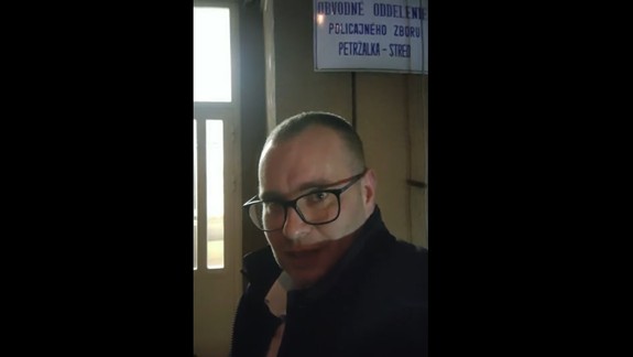 Neohlásená návšteva: Ombudsman sa vybral na kontrolu policajných staníc, v ktorých zadržiavajú ľudí