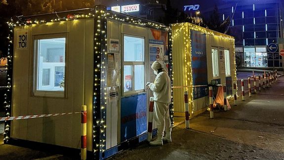 Sviatočne vysvietená MOM-ka: Covidové Vianoce tu robia krajšie