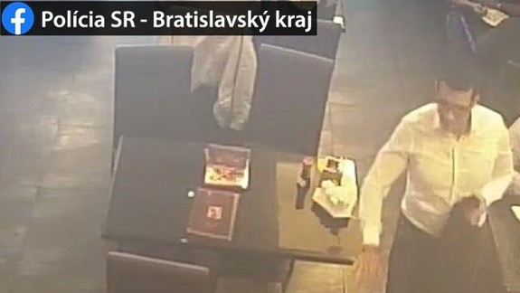 VIDEO: Nepoznáte ho? Stačil okamih a peňaženka z bundy je preč