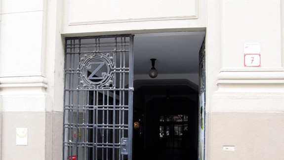 V pasáži sa 4. apríla 1945 ešte strieľalo